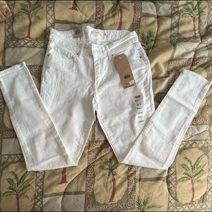 Levi’s 711 Skinny Jeans
